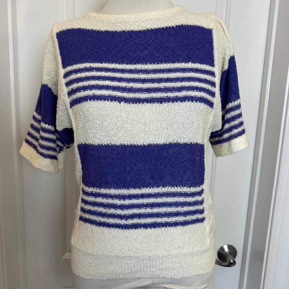 1980s vintage Shapely Knits Ivory & blue Knit SS Sweater Medium